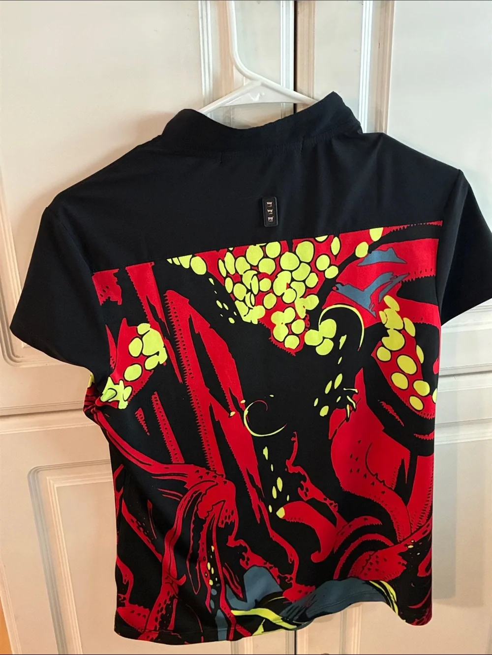 Jamie Sadock Black Golf Top with Red and Neon Yellow Abstract Print Golf, Size S - Picture 4 of 11